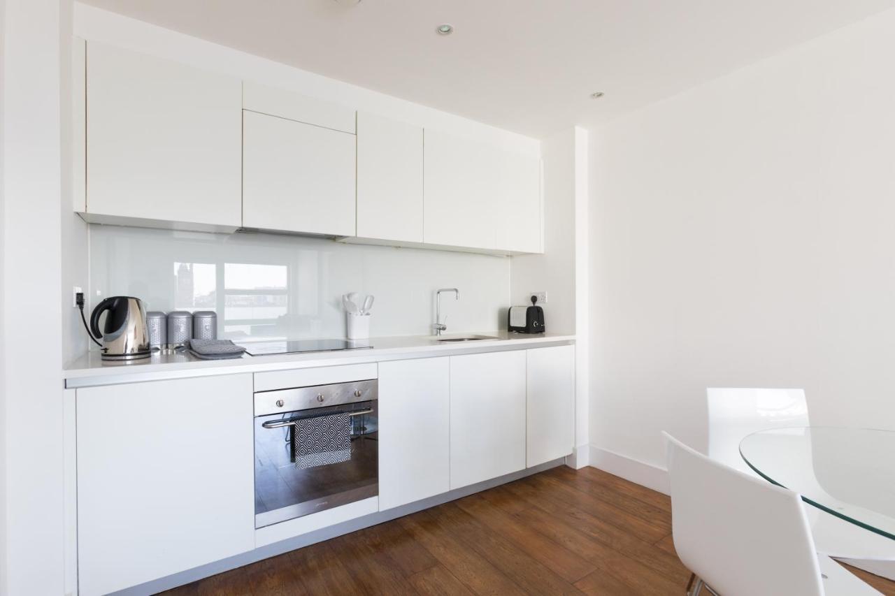 Luxury 2-Bed Flat Parking And Close To The Tube Лондон Экстерьер фото