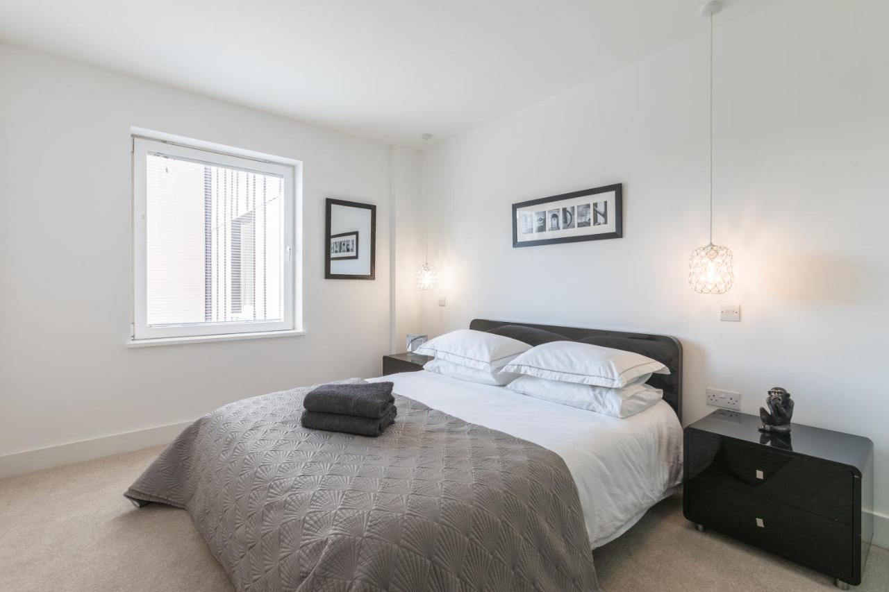 Luxury 2-Bed Flat Parking And Close To The Tube Лондон Экстерьер фото