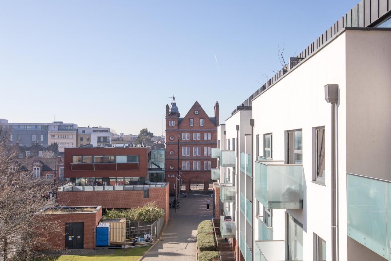 Luxury 2-Bed Flat Parking And Close To The Tube Лондон Экстерьер фото